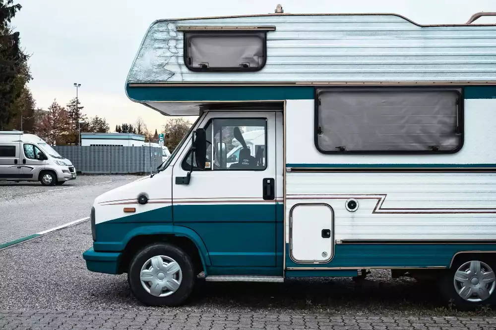 Pourquoi ne pas laisser son camping-car dans la rue ou sur une aire ?