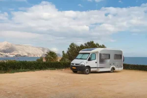 Permis obtenu avant 1975 : peut-on conduire un camping-car poids lourd ?